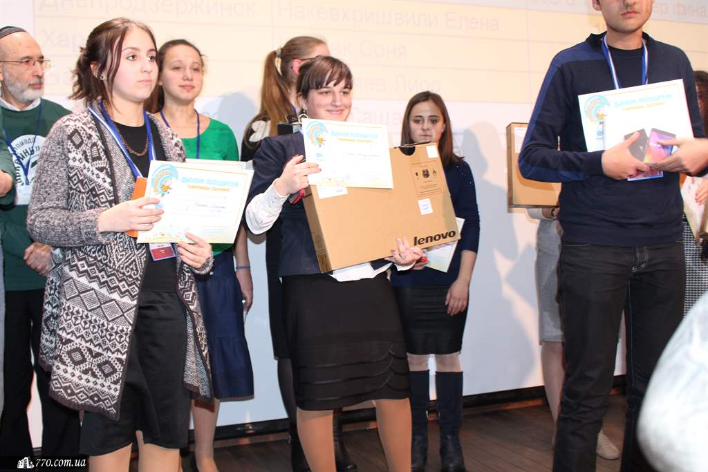 Наша победительница - 1 место - ученица 9 класса Накеврешвили Лена 