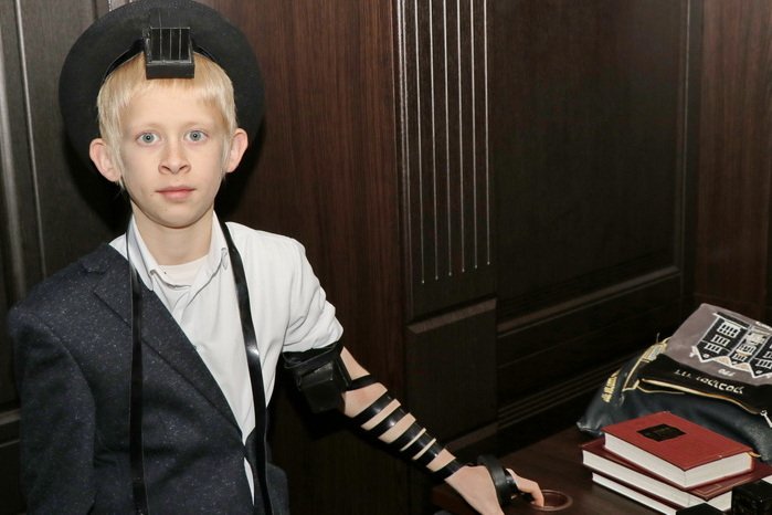 Церемонія «Анохас тфілін» для Менахема Мендела Потапова