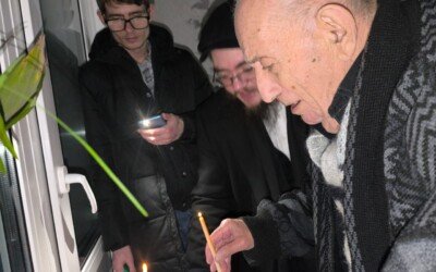 Поширення ханукального світла — мівцоїм у єврейських будинках